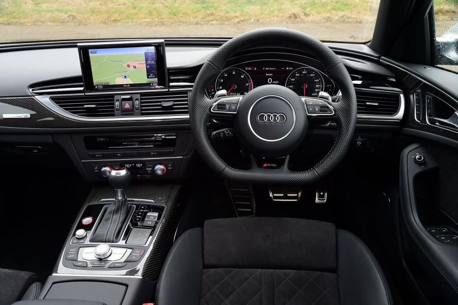 Торпедо Audi RS6 Avant (4G, C7) 2014 года  (UK) (фото 7 из 9)